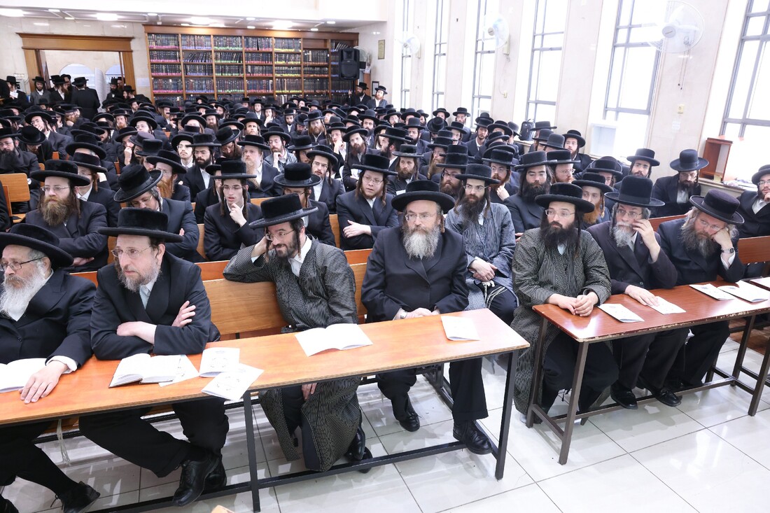 נראים הרבנים הגאונים ראשי הכוללים מוצ''י העדה החרדית.jpg