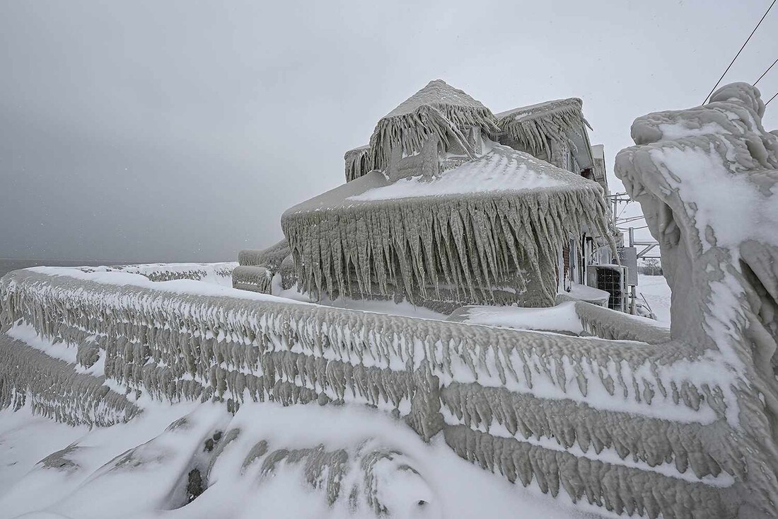 blizzard-in-buffalo-122722-1-4a8576faea934faa9156631e6f08d66a.jpg