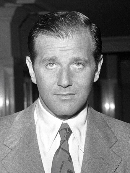 Bugsy_Siegel_with_his_attorneys_(cropped).jpg