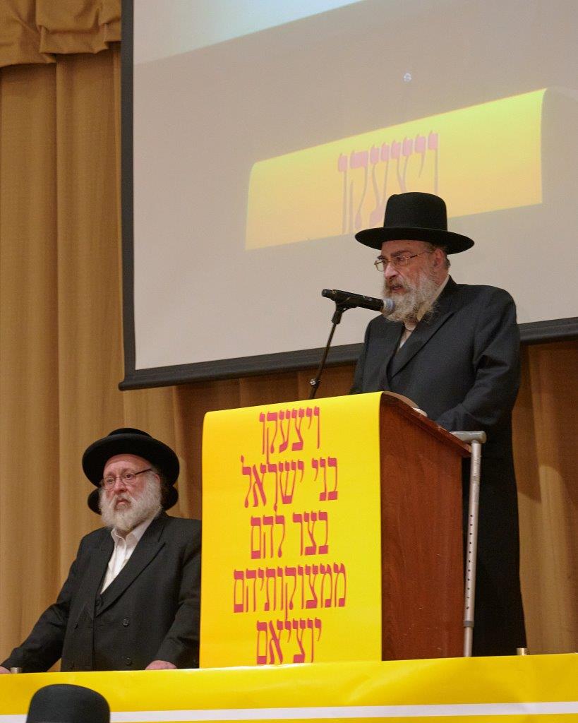 Reb Meir Rotfeld addressing.jpg